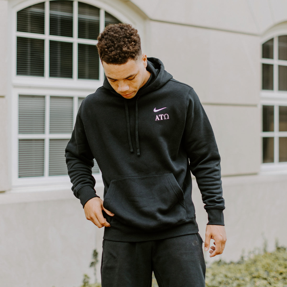 valgfri gået vanvittigt søskende Delta Upsilon Nike Black Embroidered Hoodie – Campus Classics